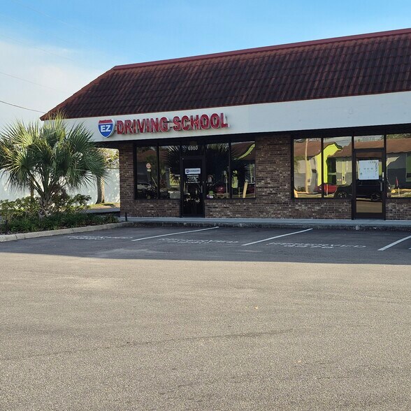 Primary Photo Of 6950-6980 Aloma Ave, Winter Park Office For Sale