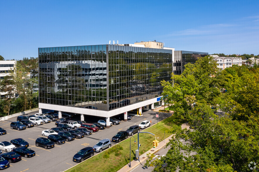 Primary Photo Of 111 Great Neck Rd, Great Neck Office For Lease