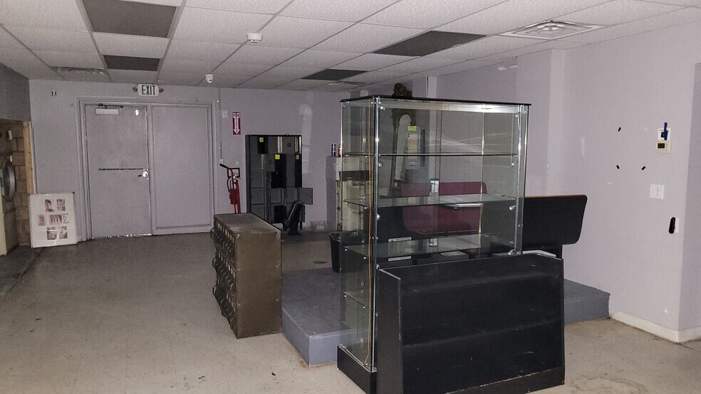 More Photos Of 200 Main St, Addison General Retail For Sale