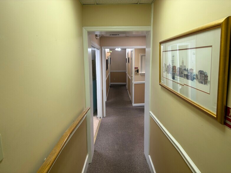 More Photos Of 906 Abercorn St, Savannah Office For Sale