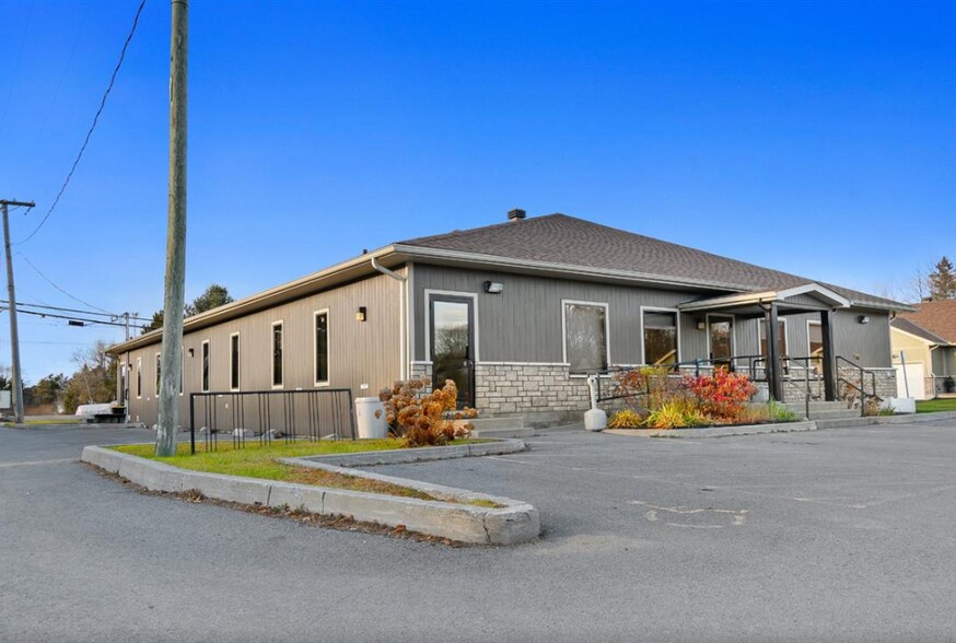 Primary Photo Of 394 Rue Centre, Shawville Medical For Sale