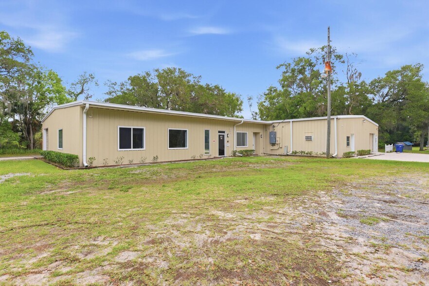 More Photos Of 623 Pleasant St, Lake Helen Flex For Lease