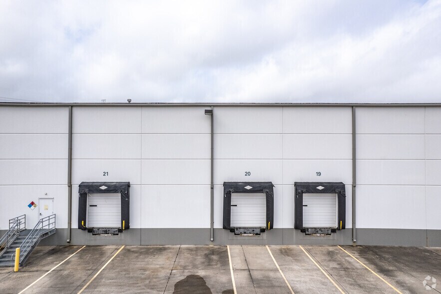 More Photos Of 11503 Highway 225, La Porte Warehouse For Lease