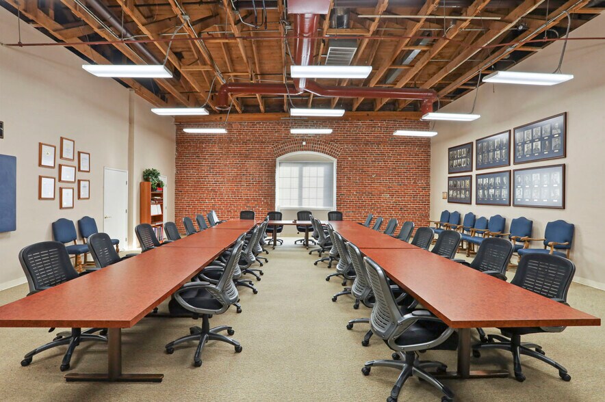 More Photos Of 445 W Weber Ave, Stockton Office For Lease