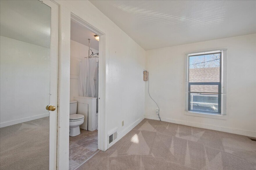 More Photos Of 1501 Carbon Ave, Cheyenne Office For Lease