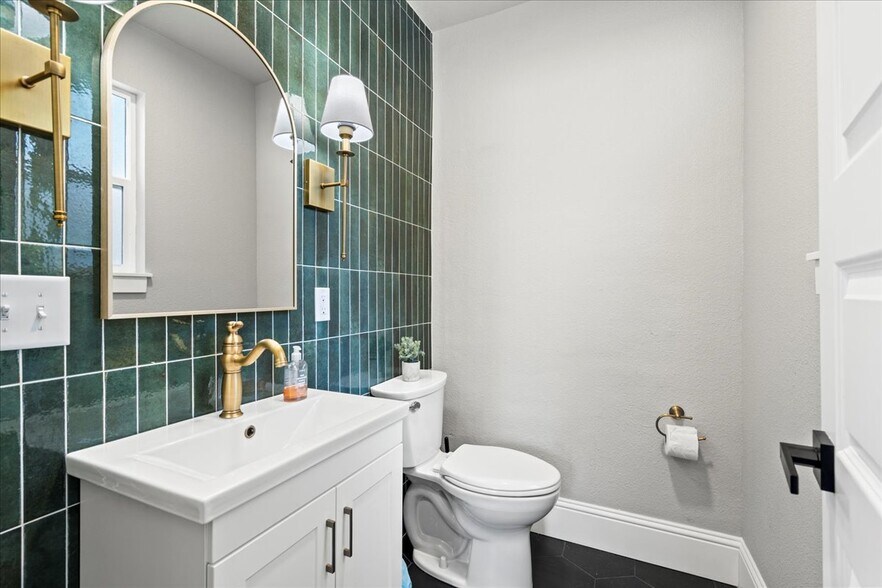 More Photos Of 2722 Central Ave, Cheyenne Light Distribution For Sale