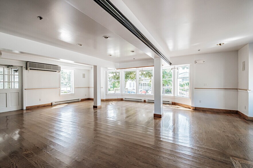 More Photos Of 309 Shore Rd, Ogunquit Storefront Retail Office For Lease
