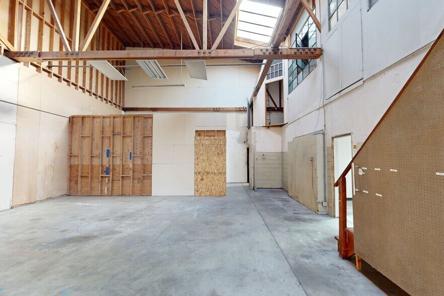 More Photos Of 1035 Murray St, Berkeley Showroom For Lease