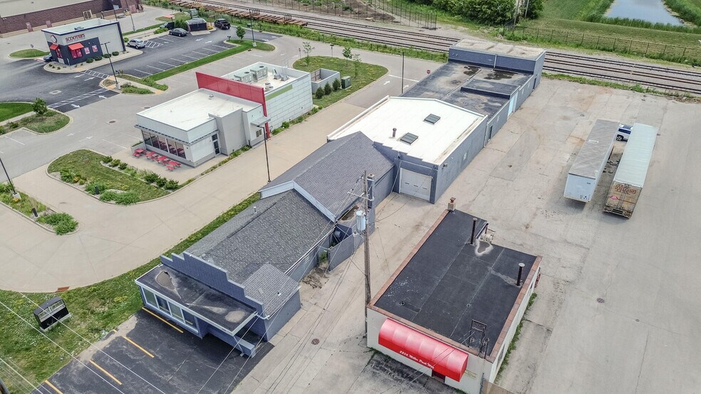 More Photos Of 2200 S Miller Pky, Milwaukee Distribution For Sale