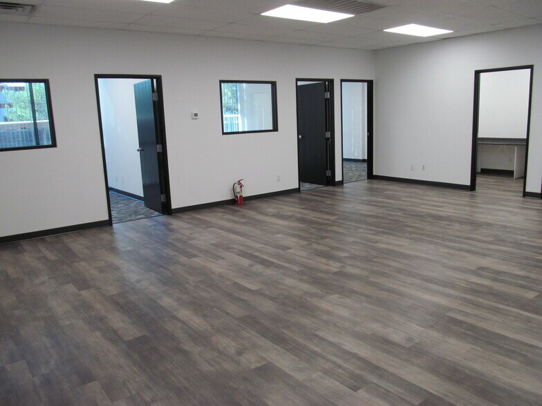 More Photos Of 5550 W Flamingo Rd, Las Vegas Office Residential For Lease
