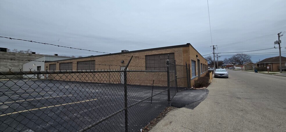 More Photos Of 1509 W Le Moyne St, Melrose Park Warehouse For Sale