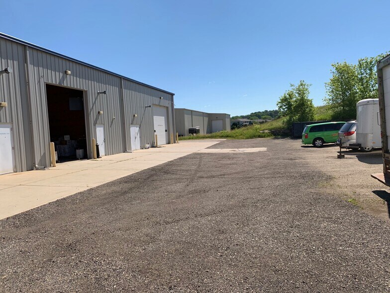 More Photos Of 275 Bruce St, Verona Light Manufacturing For Lease