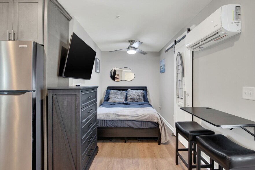 More Photos Of 733 W 52nd St, Savannah Apartments For Sale