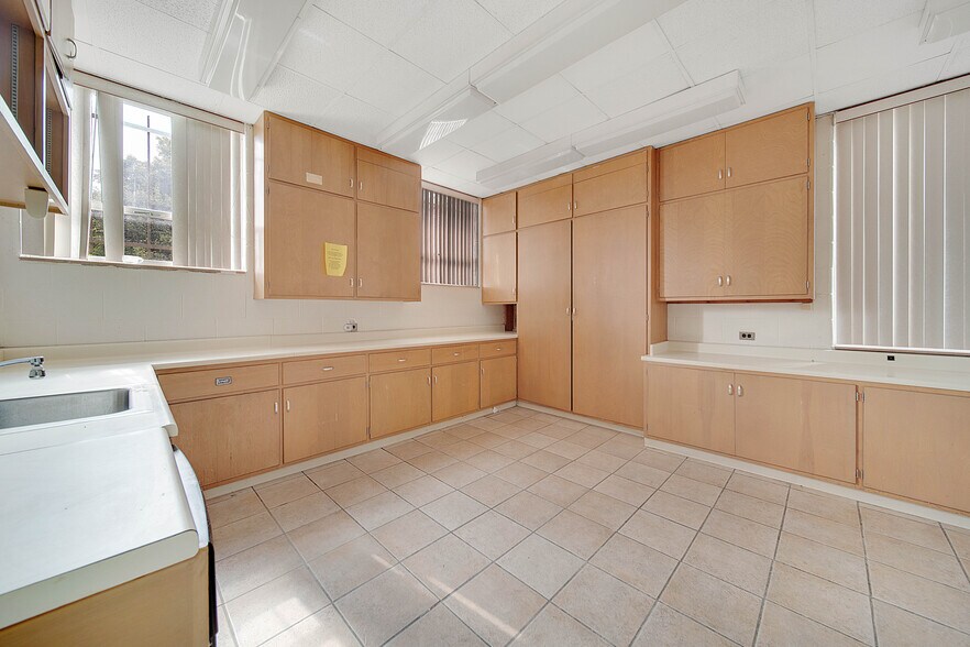 More Photos Of 19711 Greenfield Rd, Detroit Religious Facility For Sale