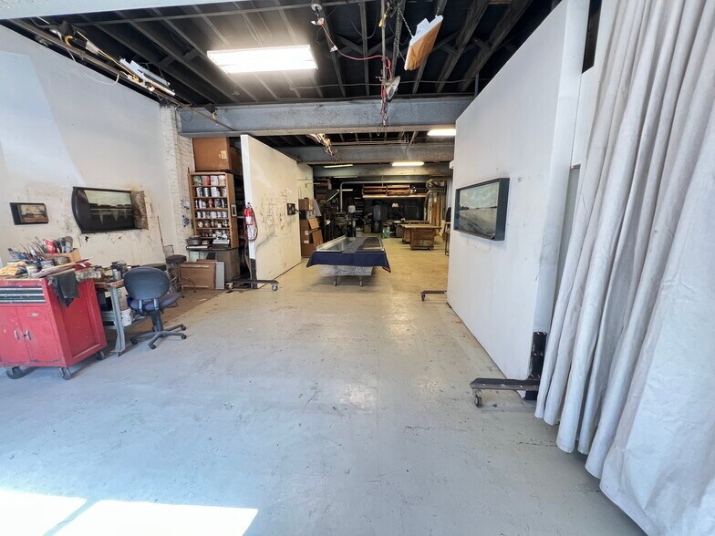 More Photos Of 1438-1442 Light St, Baltimore Showroom For Sale