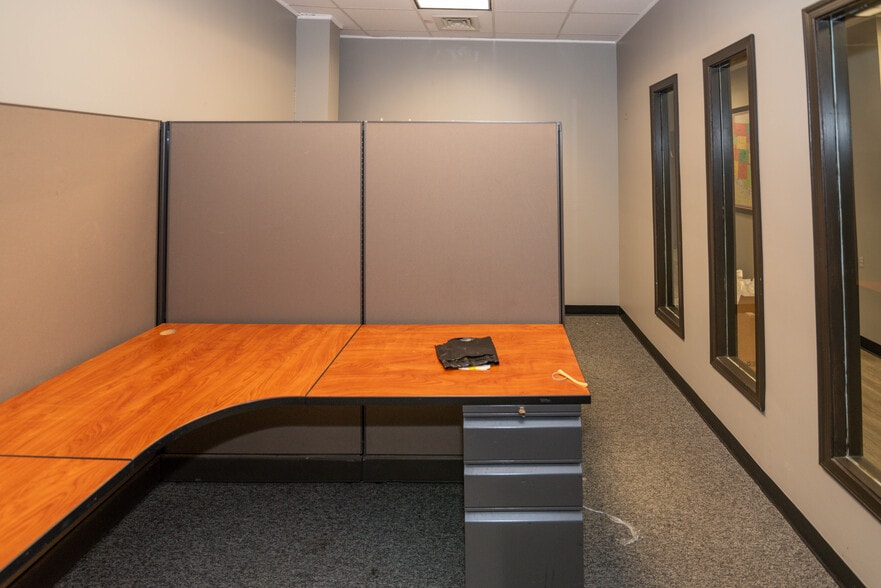 More Photos Of 2001 Windsor Ave, Baltimore Warehouse For Lease