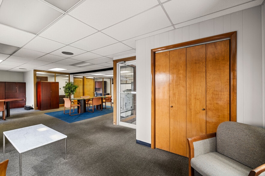 More Photos Of 6351 Transit Rd, Lancaster Office For Sale