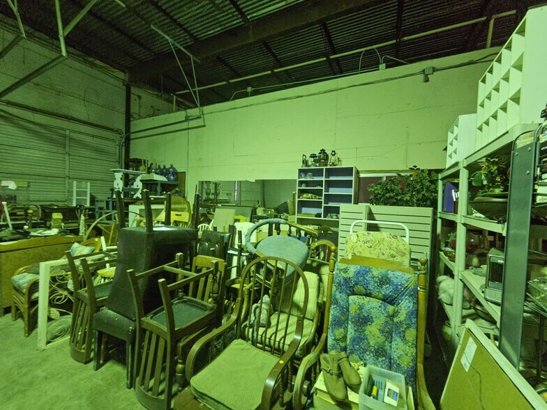 More Photos Of 1420 E Palestine Ave, Palestine Flex For Sale