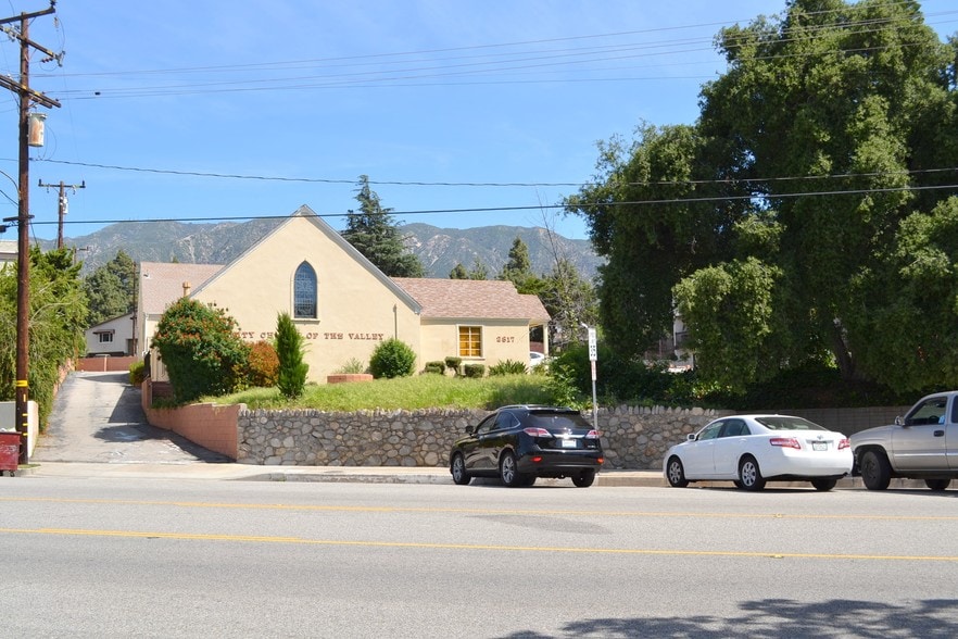 Primary Photo Of 2817 Montrose Ave, Glendale Religious Facility For Sale