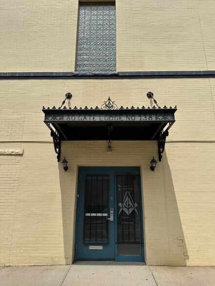 More Photos Of 15 E Iowa Ave, Denver Storefront For Sale