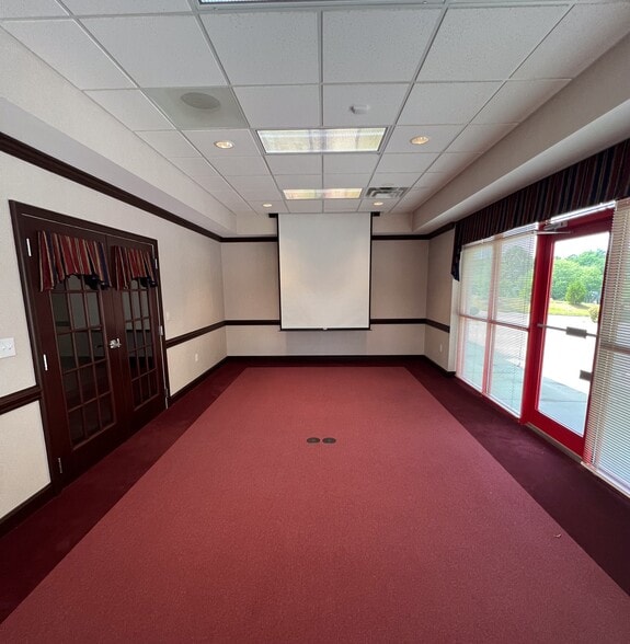 More Photos Of 1540 Westbrook Plaza Dr, Winston-Salem Unknown For Lease