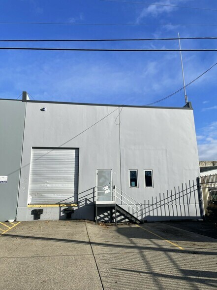 More Photos Of 3630-3634 SE 20th Ave, Portland Industrial For Sale