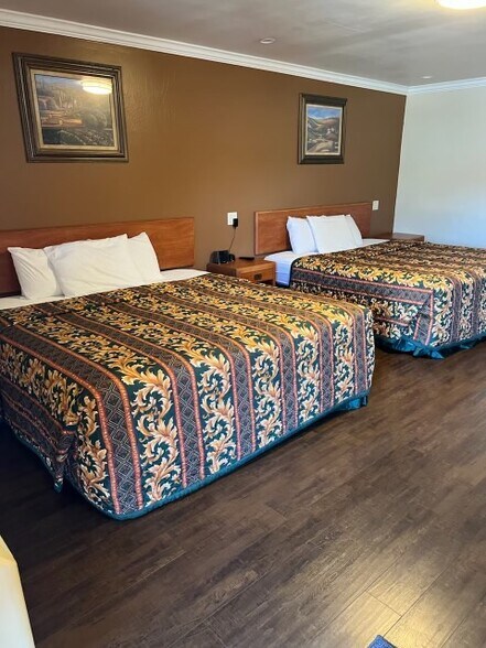 More Photos Of 550 S Auburn St, Colfax Hotel For Sale