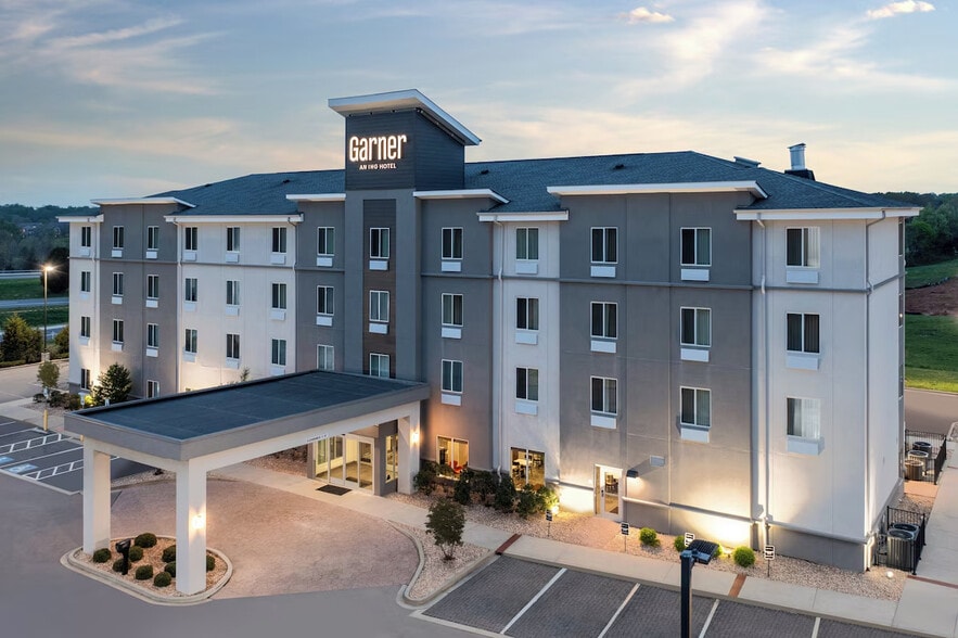 More Photos Of 230 Cracker Barrel Dr, Clarksville Hotel For Sale