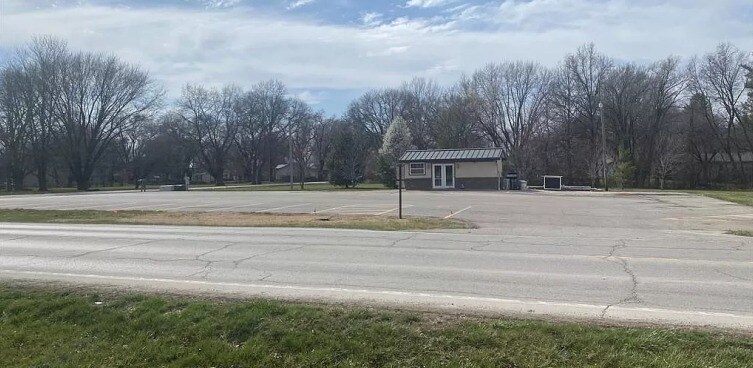 More Photos Of 102 W Lawrence St, Kearney Freestanding For Sale