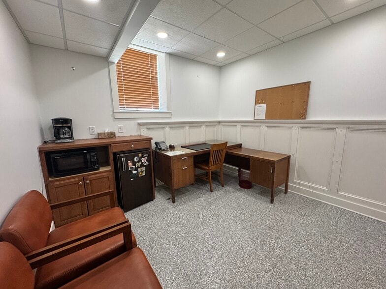 More Photos Of 121 S Center St, Clinton Office For Sale