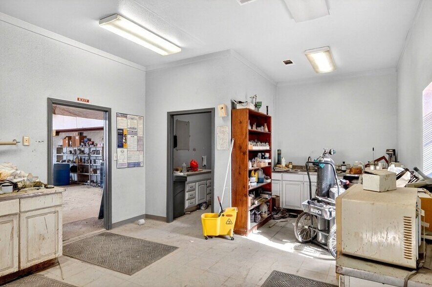 More Photos Of 8316 W I-20, Midland Warehouse For Sale