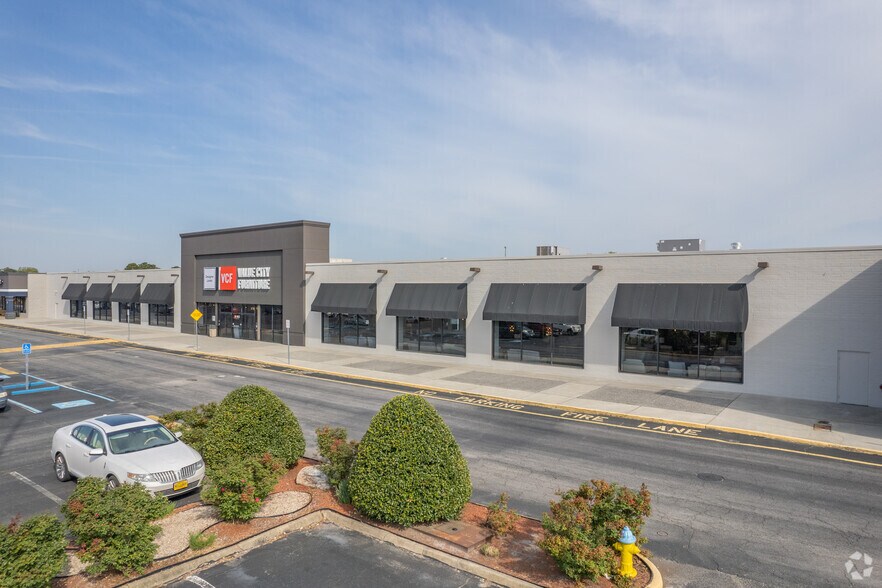 More Photos Of 2720 N Mall Dr, Virginia Beach Department Store For Lease
