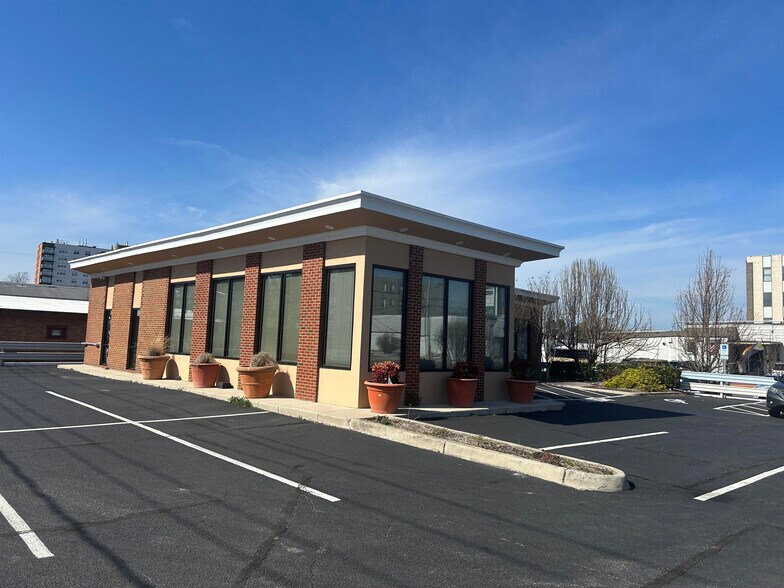 More Photos Of 4005 Granby St, Norfolk Freestanding For Lease