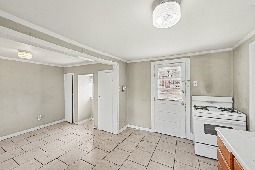 More Photos Of 308 Chestnut St, Silver Lake Apartments For Sale