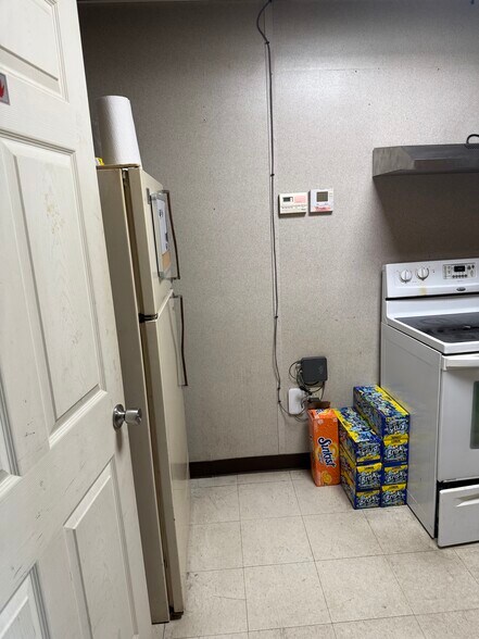 More Photos Of 2218 Brown St, Brownwood Flex For Sale