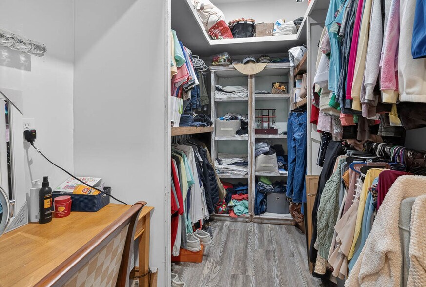 More Photos Of 1607 Norwich St, Brunswick Flex For Sale
