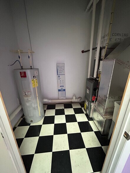 More Photos Of 29-33 E Main St, Palmyra General Retail For Lease