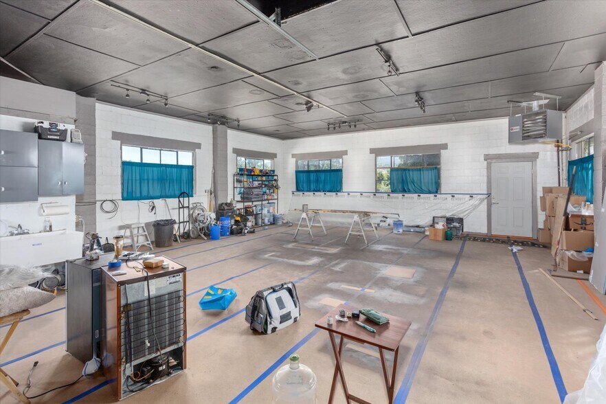 More Photos Of 249 W Rainbow Blvd, Salida Flex For Sale