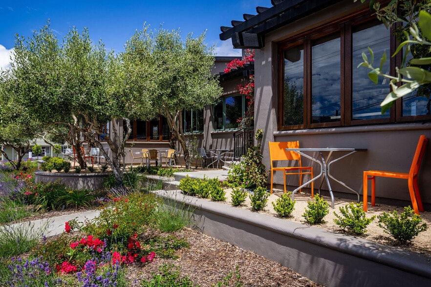 More Photos Of 535-539 Main St, Half Moon Bay Storefront Retail Residential For Sale