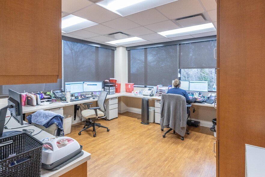 More Photos Of 41 Oakland Rd, Asheville Medical For Sale