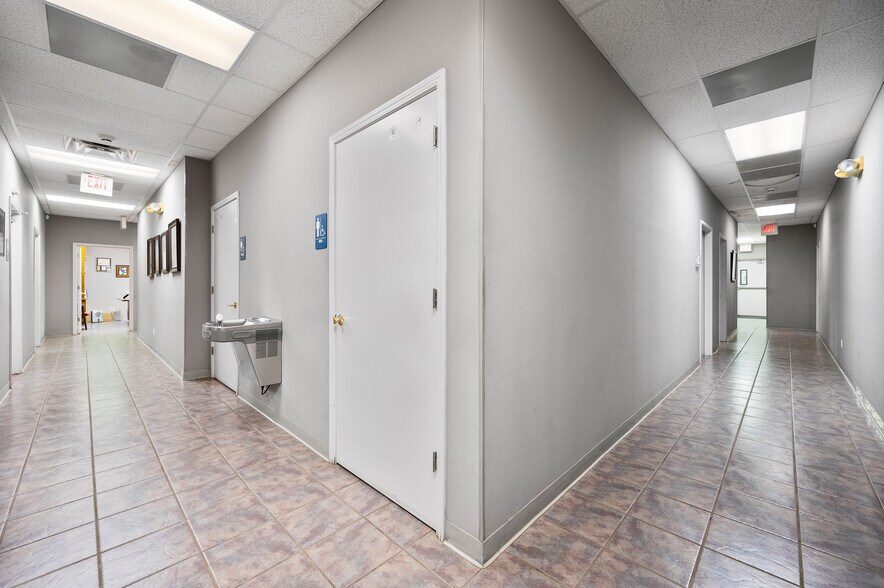 More Photos Of 12334 US-165, Glenmora Office For Sale