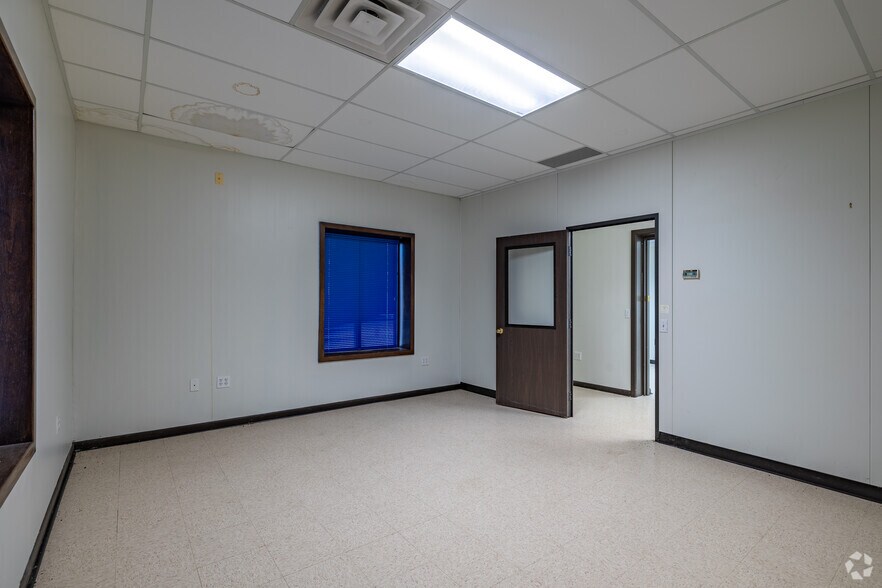 More Photos Of 1045 Eagon St, Barberton Manufacturing For Sale