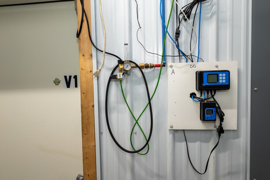 More Photos Of 106 E Smith St, Iron Mountain Distribution For Sale