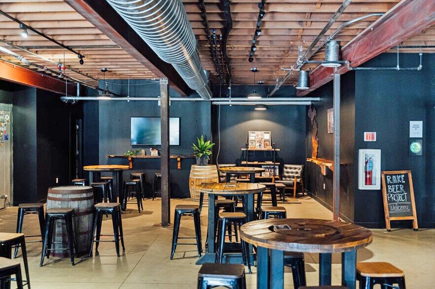 More Photos Of 794 Pine St, Muskegon General Retail For Lease