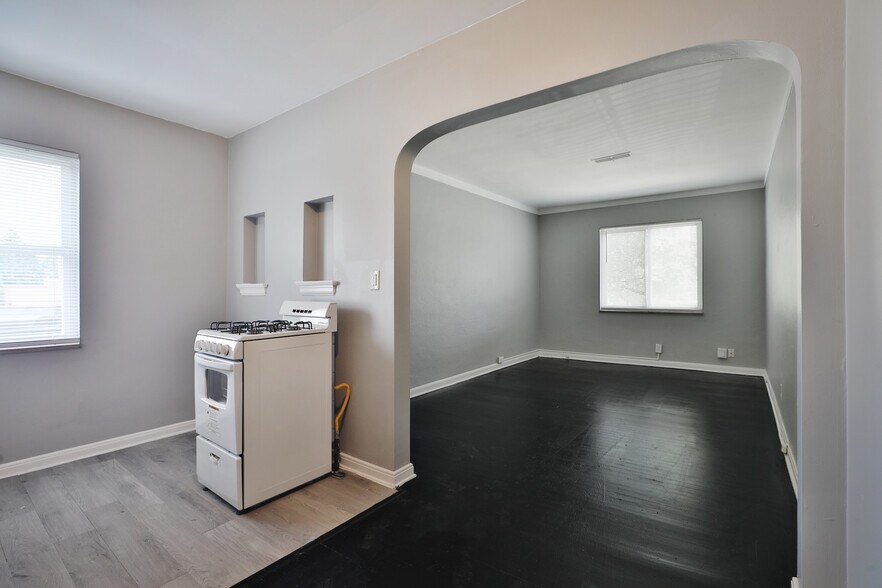 More Photos Of 4760-4764 N High St, Columbus Storefront Retail Residential For Sale