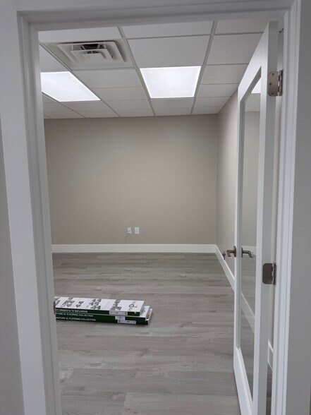 More Photos Of 4028 N 29th Ave, Hollywood Industrial For Lease