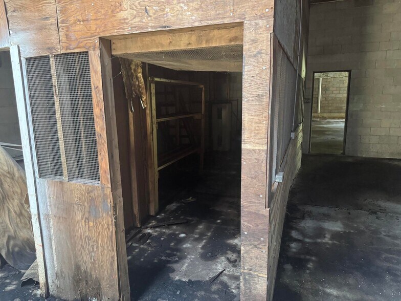 More Photos Of 5860 W Saginaw Rd, Coleman General Retail For Sale