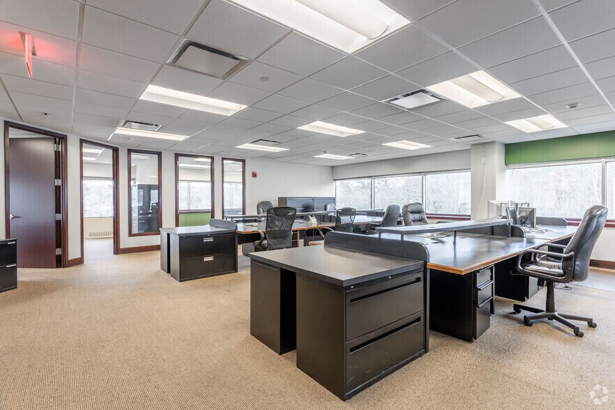More Photos Of 800 Westchester Ave, Rye Town Office For Lease