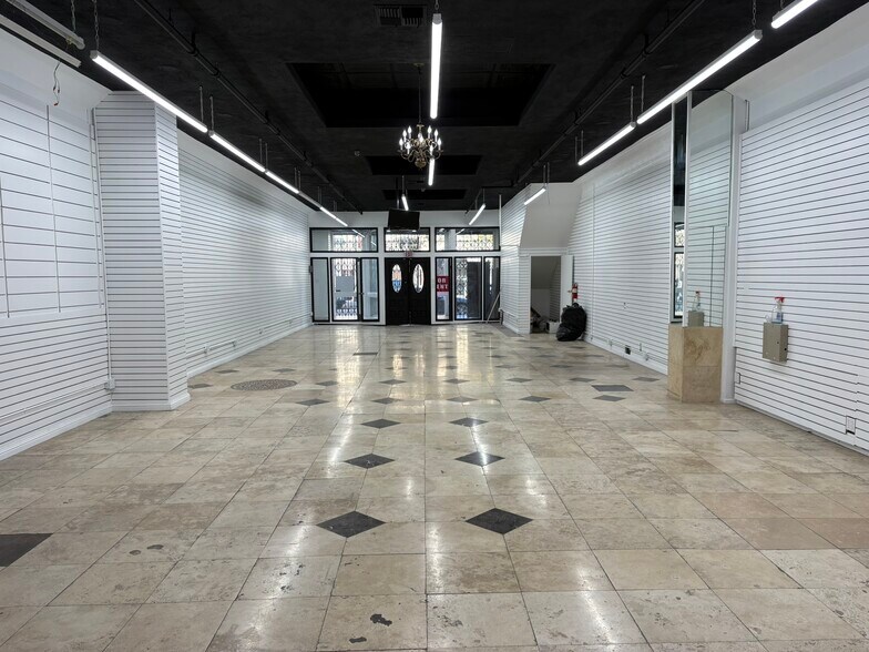 More Photos Of 108 W 4th St, Santa Ana Storefront Retail Office For Lease