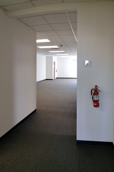 More Photos Of 817 E Morehead St, Charlotte Office For Lease